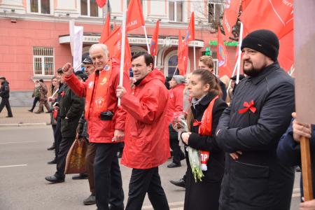 В Рязани состоялись торжественные шествие и митинг в честь 101-й годовщины Великого Октября