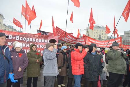 Алтайский край. Коммунисты провели праздничные демонстрацию и митинг