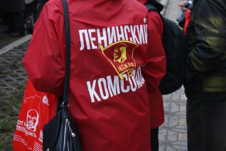 Кировские коммунисты 7 ноября вышли на демонстрацию и митинг