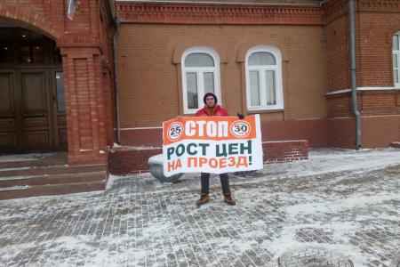 Депутаты-коммунисты в Омском Горсовете провели акцию протеста против повышения цен на проезд в общественном транспорте