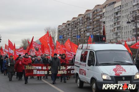 Праздничные демонстрация и митинг по случаю 101-й годовщины Великого Октября состоялись в Тюмени