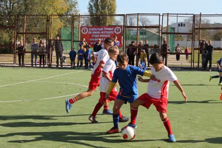 Спортклуб КПРФ провел детский футбольный турнир в Крыму