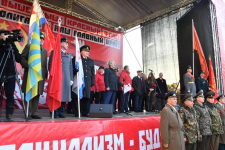 С нами Ленин и Сталин!