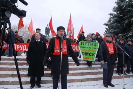 В Омске состоялись демонстрация и митинг, посвященные 101-й годовщине Великой Октябрьской социалистической революции