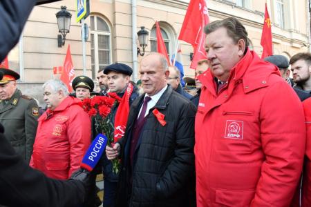 С нами Ленин и Сталин!