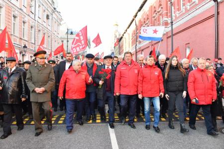 С нами Ленин и Сталин!