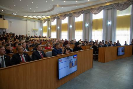 Глава Хакасии коммунист Валентин Коновалов вступил в должность и начал формирование правительства народного доверия и созидания