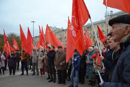 Астраханская область. Равняться на знамя Октября!