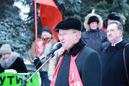 В Омске состоялись демонстрация и митинг, посвященные 101-й годовщине Великой Октябрьской социалистической революции