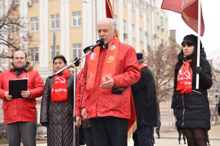 В Рязани состоялись торжественные шествие и митинг в честь 101-й годовщины Великого Октября