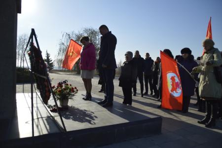 Волгоградская область. В Волжском только коммунисты отметили 76-летие контрнаступления Красной Армии под Сталинградом