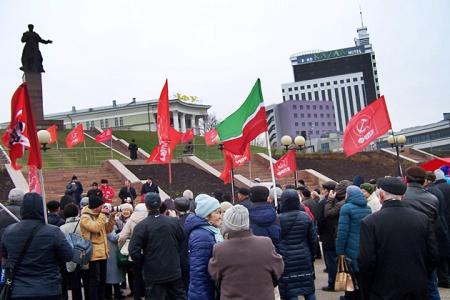 Казань встретила 101-ю годовщину  Великого Октября митингом
