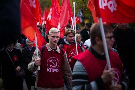 «Смело, товарищи, в ногу!» Сталинградские коммунисты встретили годовщину Великого Октября праздничной демонстрацией и митингом