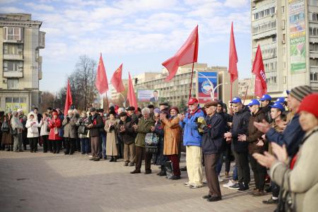 Луганские коммунисты провели митинг и призвали жителей Донбасса прийти на выборы единым фронтом