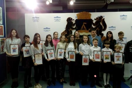 Тюменская область. При поддержке КПРФ открылась выставка детских рисунков, посвященных столетию ВЛКСМ