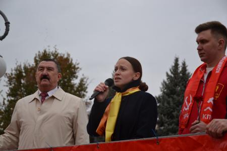 Астраханская область. Равняться на знамя Октября!