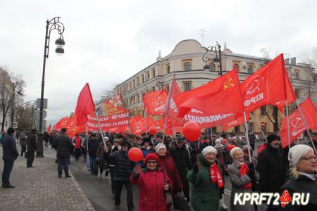 Праздничные демонстрация и митинг по случаю 101-й годовщины Великого Октября состоялись в Тюмени