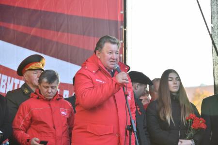 С нами Ленин и Сталин!