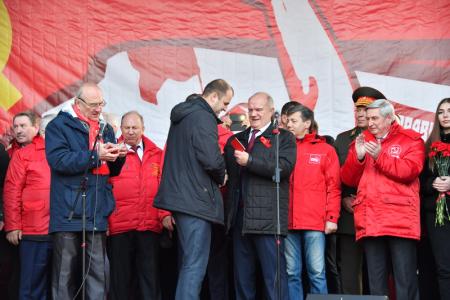 С нами Ленин и Сталин!