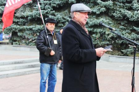 Брянские коммунисты отметили 101-летие Великого Октября на площади Революции