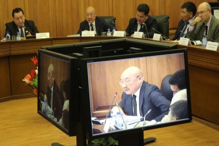Лидер коммунистов Калмыкии вступился за педагогов