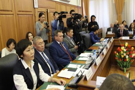 Лидер коммунистов Калмыкии вступился за педагогов