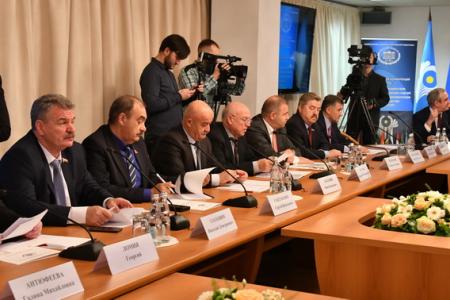 Г.А. Зюганов на международной конференции в Государственной Думе: «Если мы складываем свои потенциалы, мы конкурентны»