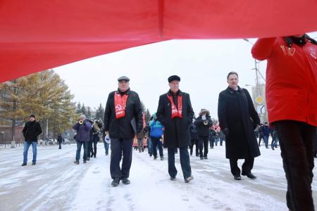 В Омске состоялись демонстрация и митинг, посвященные 101-й годовщине Великой Октябрьской социалистической революции