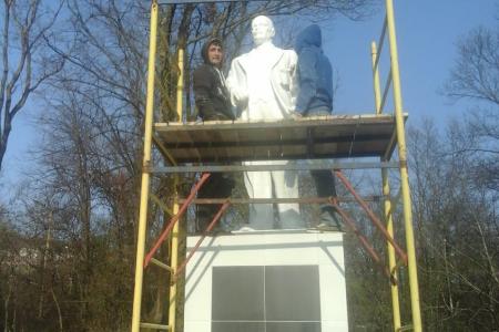 Краснодарский край. В Новороссийске коммунисты отреставрировали и торжественно открыли памятник В.И. Ленину