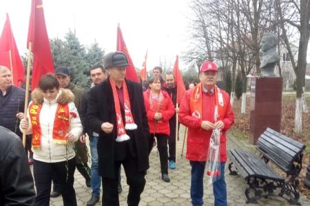 Активисты отделений КПРФ Краснодарского края и республики Адыгея провели автопробег в честь дня рождения И.В. Сталина