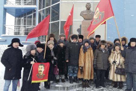 Коммунисты Якутии провели митинг в честь дня рождения И.В. Сталина