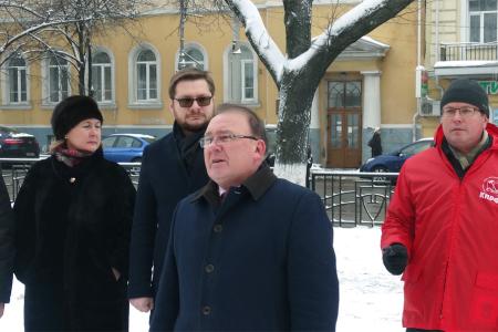 Остановим разрушительную политику власти, ввергнувшую народ в нищету, страну в глубокий кризис! Пикет КПРФ в Курске