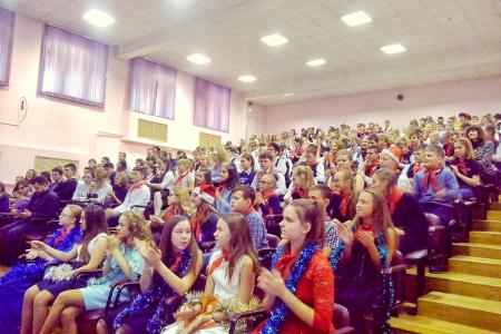 В Новосибирске при поддержке мэрии был проведен новогодний утренник для пионеров