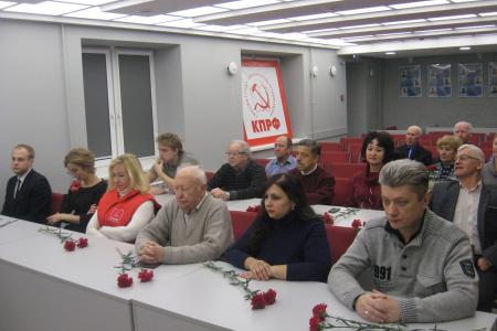 Ярославская область. Цветы к бюсту И. В. Сталина