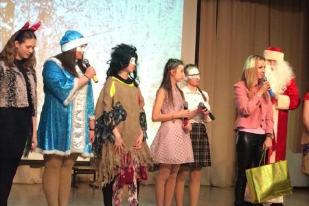 В Новосибирске комсомольцы Центрального районного отделения КПРФ организовали новогоднюю ёлку для пионеров СОШ №23