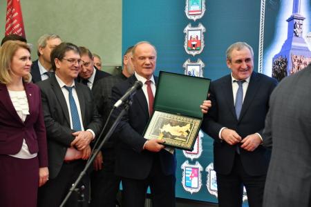 Г.А. Зюганов выступил в Госдуме на открытии выставки «Города воинской славы»