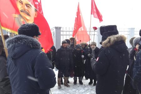 Коммунисты Якутии провели митинг в честь дня рождения И.В. Сталина