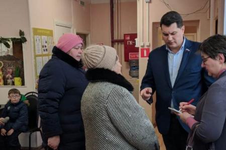 Тульские коммунисты поздравили детей и родителей в центре социального обслуживания населения