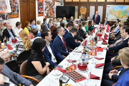 Г.А. Зюганов в канун Нового года поздравил аппараты ЦК КПРФ и фракции КПРФ в Госдуме