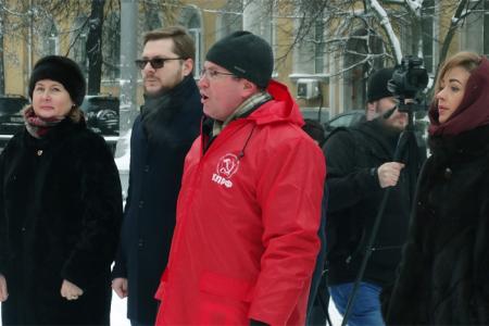 Остановим разрушительную политику власти, ввергнувшую народ в нищету, страну в глубокий кризис! Пикет КПРФ в Курске