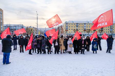 Красноярские коммунисты почтили память бывшего ссыльного И.В. Сталина возле мемориала «Кандальный путь»