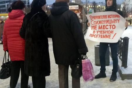Молодые коммунисты города Иваново выступили против Солженицына