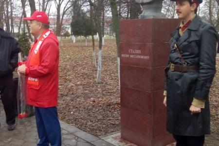 Активисты отделений КПРФ Краснодарского края и республики Адыгея провели автопробег в честь дня рождения И.В. Сталина