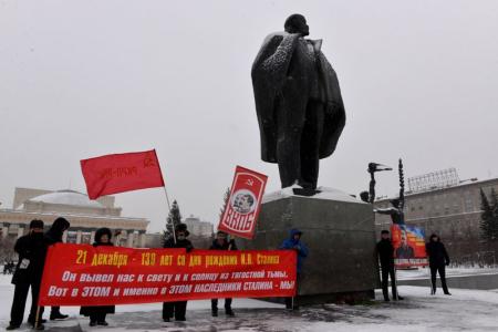 Новосибирские коммунисты почтили память Иосифа Сталина
