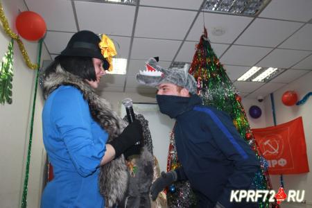 "Снеговик и Фунтик против Бабы Яги". Тюменский обком КПРФ проводит детские новогодние утренники 