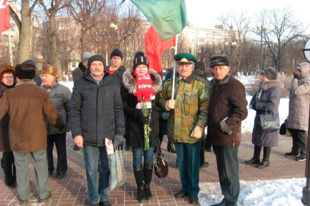 В Калуге коммунисты возложили цветы к к Вечному Огню и памятнику Гергию Жукову