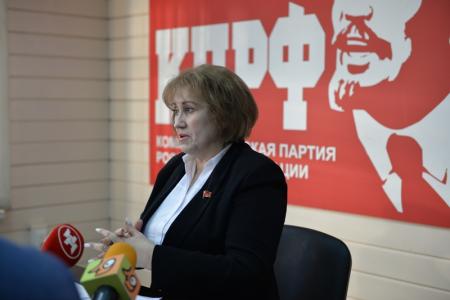«Так же нельзя»: Вера Ганзя в Новосибирске дала оценку законам, принятым Госдумой в этом году
