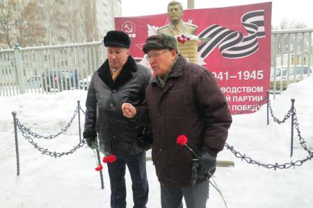 Тамбов. Цветы Великому Сталину