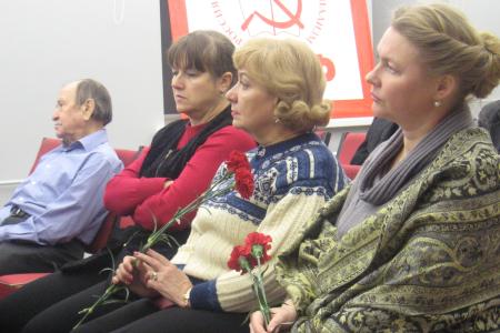Ярославская область. Цветы к бюсту И. В. Сталина
