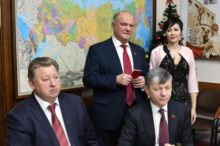 Г.А. Зюганов в канун Нового года поздравил аппараты ЦК КПРФ и фракции КПРФ в Госдуме